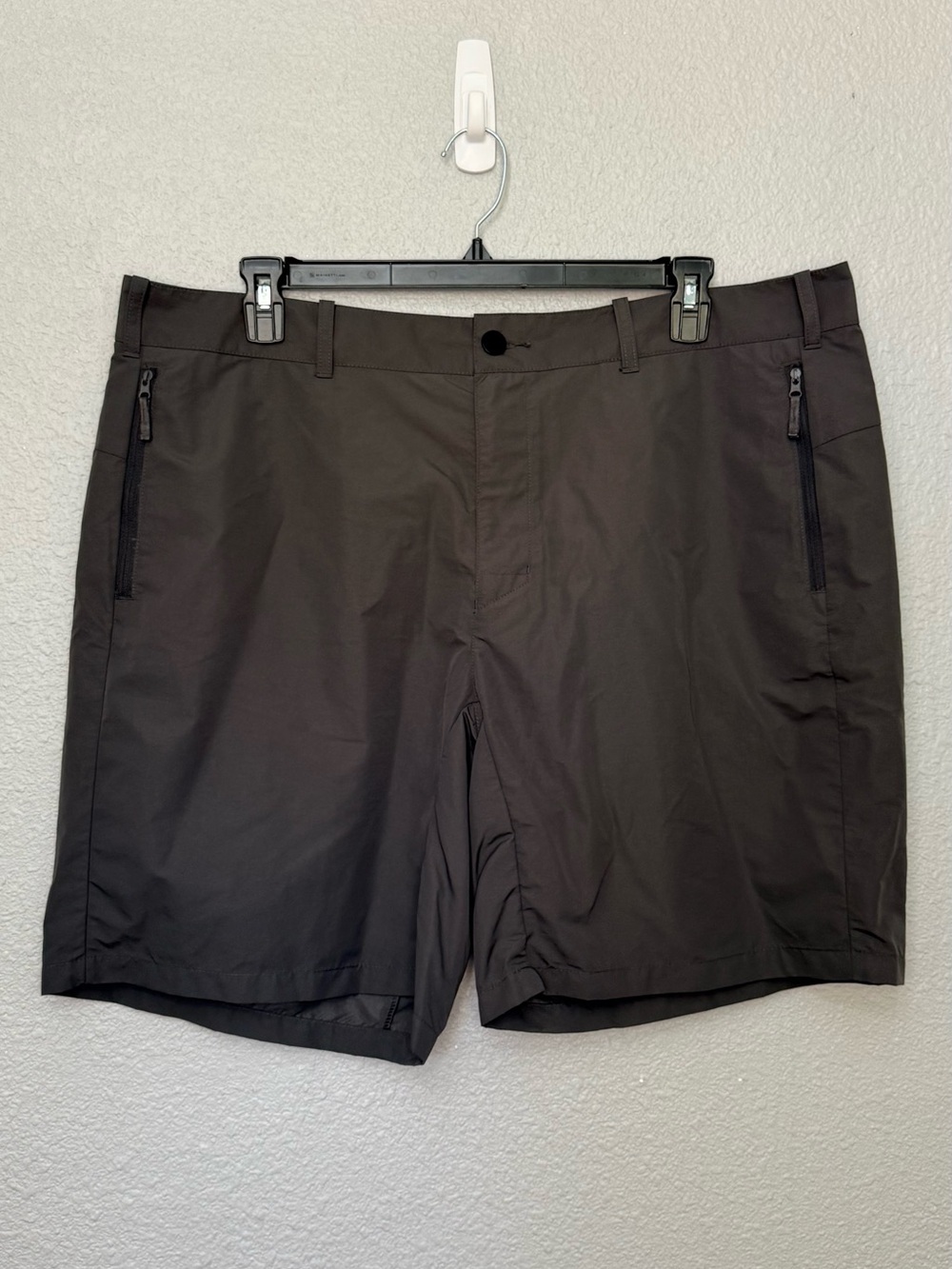 Mountain HardWear | Basin Trek Shorts | Charcoal Grey | Waist 42” Inseam 9”